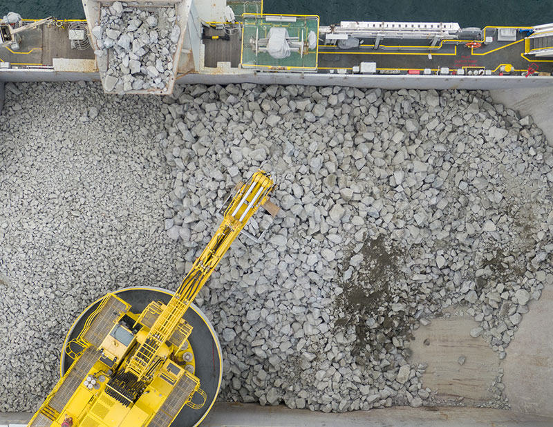 Onshore construction equipment